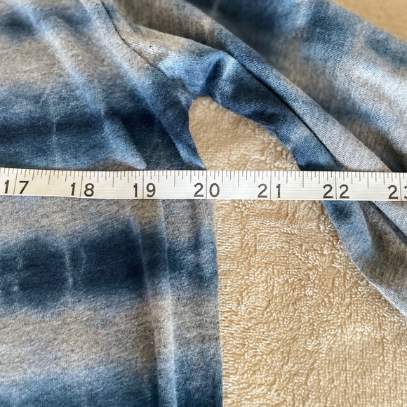 Go Couture Tie Dye Lightweight Cold Shoulder Blouse - Size M - Picture 9 of 12